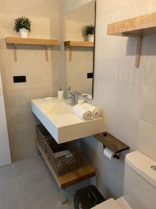 Precioso Apartamento Con Terraza Y Piscina En Portonovo-Sanxenxo Luaran gambar
